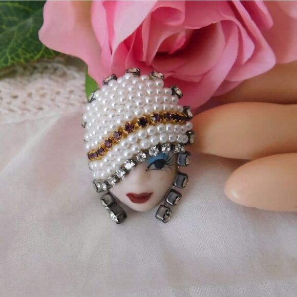 Porcelain Face Vintage Brooch Signed Pin Rhinestones Faux Pearls - Picture 6 of 6